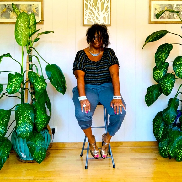 ✨ Nike✨ Dark Grey Women's Mid-Rise Slim Joggers W/Left Leg Logo - Picture 13 of 15